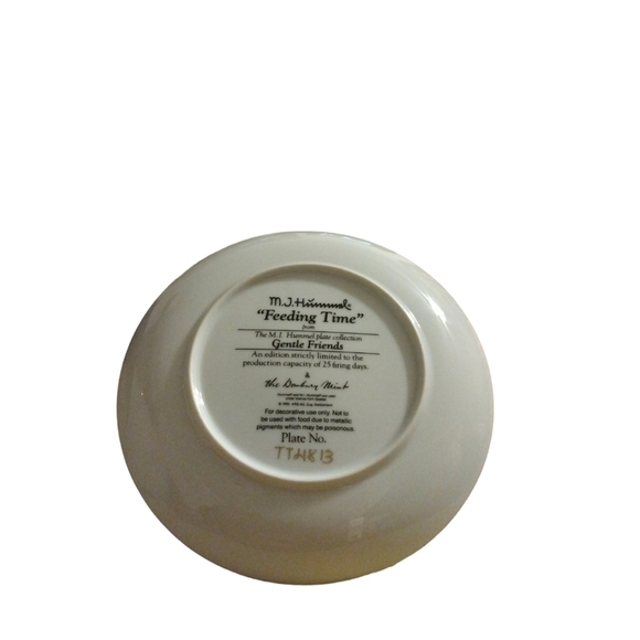 M.J. Hummel & Danbury Mint 8" Collectible Plate "Feeding Time" (limited) - Picture 2 of 4